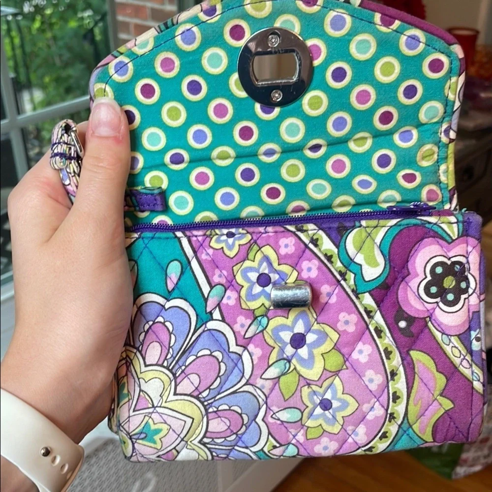 1091. Vera Bradley Floral‎ Paisley Wallet